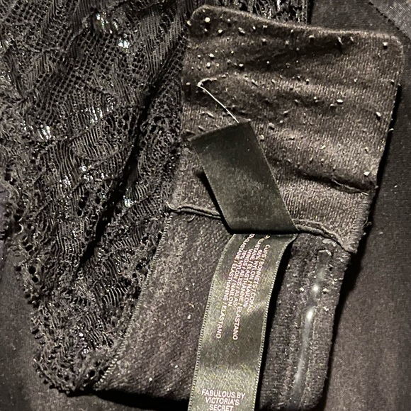 Victoria Secrets Fabulous by Victoria- black strapless bra - Picture 3 of 3